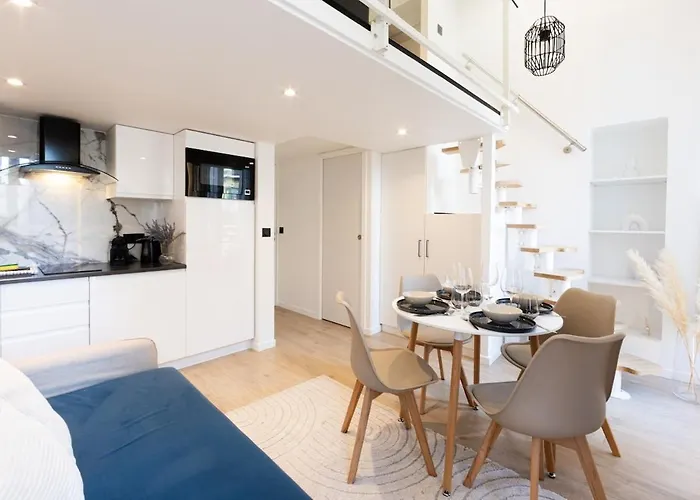 Duplex Moderne Climatise Carre D'or * Nice