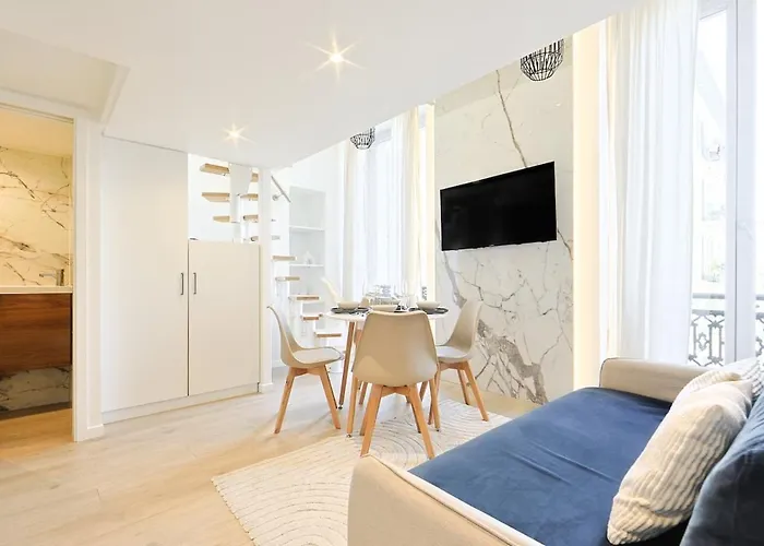 Duplex Moderne Climatise Carre D'or