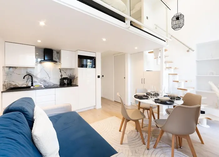 Duplex Moderne Climatise Carre D'or Nice