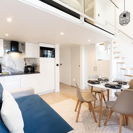 Duplex Moderne Climatise Carre D'or Nice